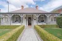 Wilson Cottage - Historic Charm meets Modern Comfort - B&B Sandy Bay
