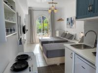 Navy Studio by likeyourhome with Mountain View Balcony, Near Beach 1 km, Self Check-in - Chambres d’hôtes