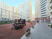 King-size bed - 67 m apartment - Fast WiFi - Self Check-in - B&B Chişinău