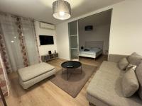 Beautiful renovated 2 room garden box Eurexpo-Lyon- Stadium - Ferienwohnung