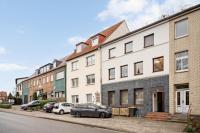 MAISUITES Sperling - Zentrale Ferienwohnung mit Boxspringbett, Kaffeevollautomat, WLAN & seitlichem Seeblick - Ferienwohnung Mölln