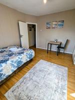 Bright and Spacious Double Room in Hampstead Garden Suburb - B&B London