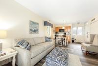 Grand Traverse Bay Lake View Condo 5682 - Bed and Breakfast Traverse City