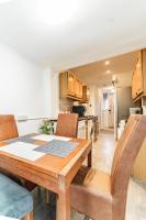 Chichester City Retreat - Stylish 4 Bed with LEGO Room, WFH Office and Free Parking - Chambres d'hôtes Chichester