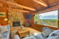 Peaceful Bedford Escape Deck and Stunning Views! - Ferienwohnung