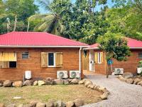 Bungalow cosy à Deshaies avec piscine - B&B