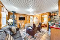 Private Hot Tub and Deck Riverfront Escape in Drake - B&B