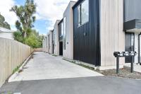 Modern Comfort 2BR Townhouse Near CBD - Christchurch Holiday Homes - Chambres d'hôtes Christchurch