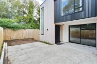 Modern Comfort 2BR Townhouse Near CBD - Christchurch Holiday Homes - Chambres d'hôtes Christchurch