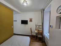 E0 - Beau studio en intramuros, rénové climatisé - B&B Avignon