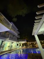 DandD's Place Studio Unit 1 with Free Netflix - Bed and Breakfast Davao
