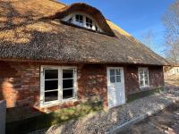 Oolt Huus No 2 I exklusives Wohnen im denkmalgeschützten Reetdachhaus - Bed and Breakfast Sievern