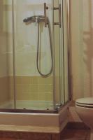 Zimmer mit Queensize-Bett und Balkon