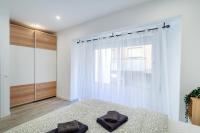 One-Bedroom Apartment with Balcony