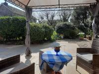 Spacious double, Shower en-suite, Desk & Patio - B&B Wickwar