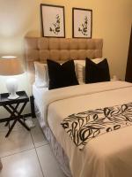 Cozy 1-bedroom apartment with stunning view - Ferienwohnung Fourways