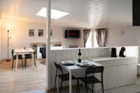 Marina Apartments 3 - Ferienwohnung Grassobbio