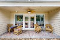 Lakeside Getaway with Patio on Lady Bird Lake - B&B Austin