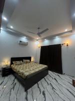 Serene 4-bed retreat relaxing - B&B Karachi
