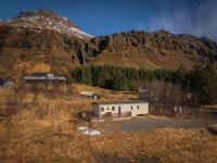 Home under a waterfall 7 mins from Glacier Lagoon - B&B