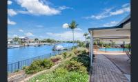 Topsail Tides Absolute Canal Waterfront Banksia Beach - B&B Pinks Beach