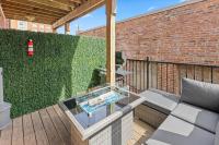 Steps Away From Mass Ave in Heart of Indy with Balcony - Chambres d’hôtes Indianapolis