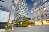 Premium Cityscape Abode w Skytower view & Parking - B&B