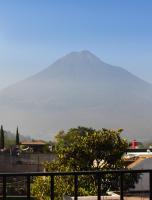 Casa Rosita, Stunning Volcano Views and Private Terrace - Chambres d'hôtes Santa Ana
