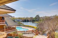 Beautiful Lakefront Condo Easy Walk to the Beach! - B&B Myrtle Beach