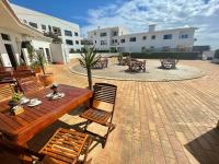 Surfside Sunny Seaview Apartment with Balcony - B&B Sagres