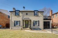 Walk to Detroit Zoo: Home w/ Sunroom & Patio! - Ferienwohnung Royal Oak