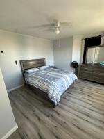EWR Private Bedroom in Shared Elegant Condo - Room 4C - B&B