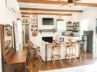 Charming Cottage w KING Bed 1m To Downtown - B&B Columbia