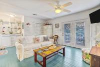 Vintage Home w Fire Pit - B&B