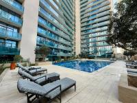 Deluxe 1-Bedroom Apartment with Pool, 5 Minutes from Dubai Mall & Burj Khalifa - Ferienwohnung