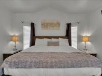 Studio Model Home with Parking - B&B Pigeon Forge