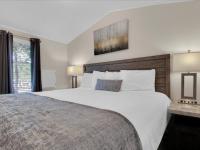 Lovely 2BR Model Home in the Smokies - Bed and Breakfast Pigeon Forge