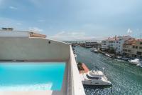 WELCS APARTAMENTO 292 EMP con piscina y con vistas - Bed and Breakfast Empuriabrava