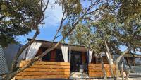 Mobile home Pelin with shared pool - B&B Pirovac