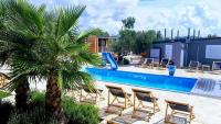 Mobile home Pelin with shared pool - Bed and Breakfast Pirovac