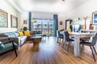 Silk & Sunset - City and Lake View with parking - B&B