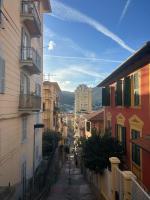 Lovely cozy Studio apartment on La Spezia most loved historic staircase In centro e a 6 minuti dalla stazione - Chambres d'hôtes La Spezia