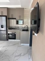 The Grove Studio Apartment - B&B Manzini