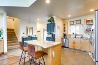 Pool & Hot Tub Access! Running Y Retreat w/ Deck - B&B Klamath Falls