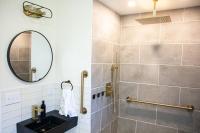 5 Minutes to the Falls-Luxury Home 3BR 2 Bath - USA Side - Chambres d’hôtes Niagara Falls