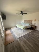 Wild and Free Lakefront Oasis on Great Creek - B&B La Crosse