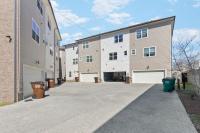Vibrant Home in The Nations with Garage Walk to Restaurants and Shops - Chambres d'hôtes Nashville