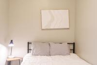 Bright & Modern 3BR and 1BA in Logan Square - B&B