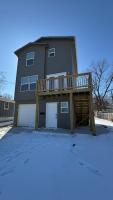 Newly built 3 level home 2 minute drive to UCM - B&B