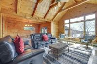 1 Mi to Lake Henry Peaceful Poconos Cabin! - Chambres d’hôtes Lake Ariel
